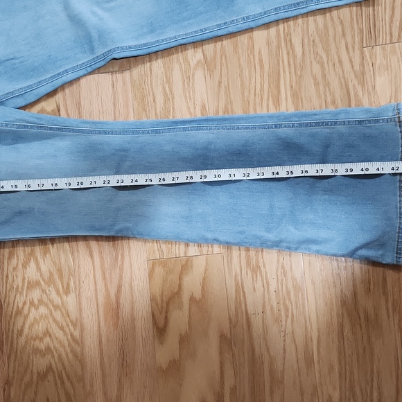 Old Navy High Rise Wow Flare size 8 Jeans - Picture 12 of 17